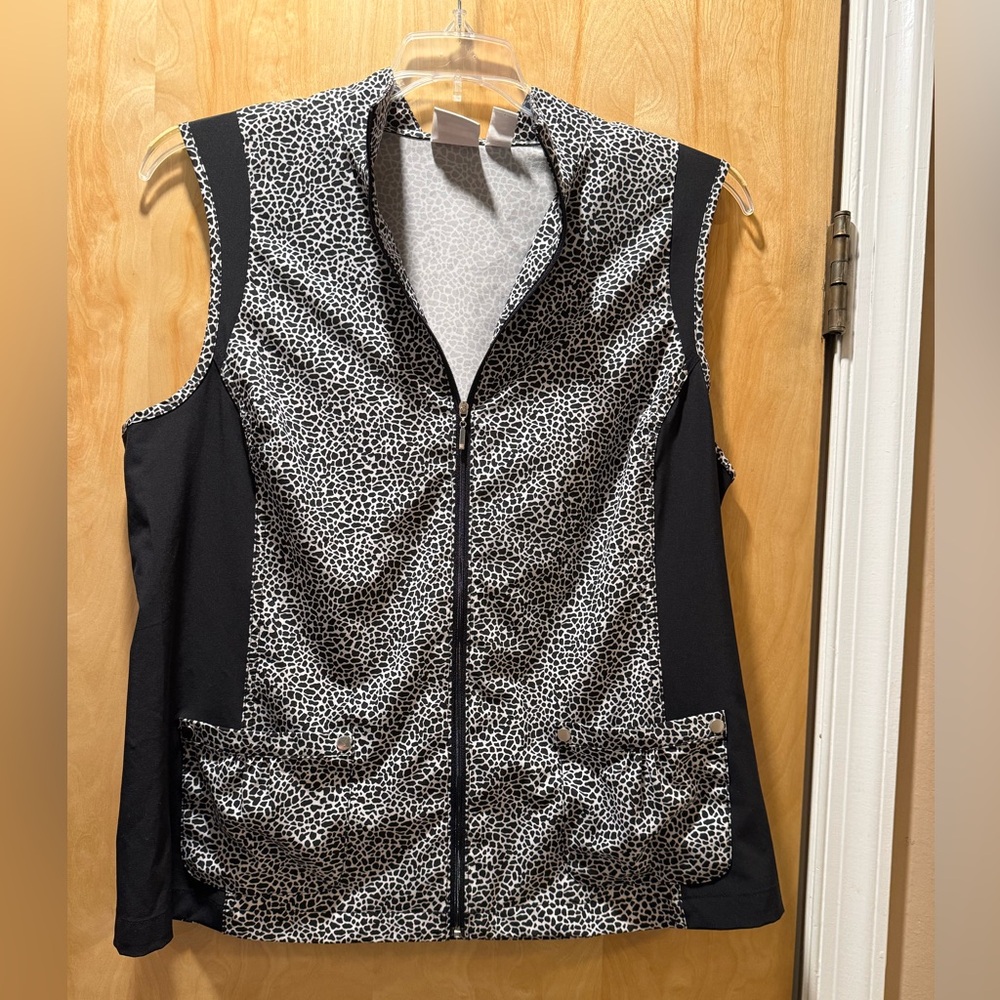 Weekends by Chico’s Black & White Full-Zip Cheetah Print Vest